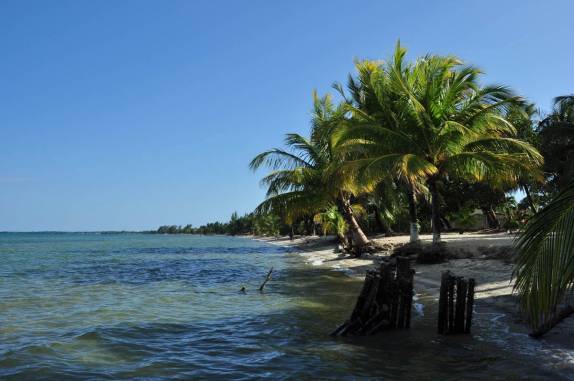 Praia em Hopkins, no litoral sul de Belize